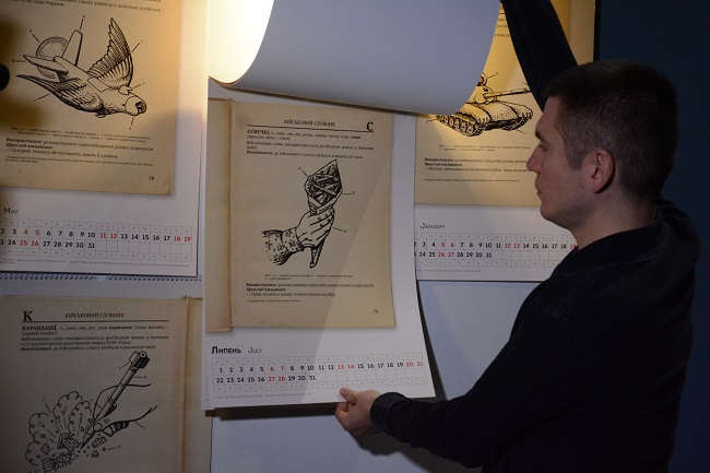 &quot;Війна калічить навіть слова&quot;: волонтери випустили благодійний арт-календар